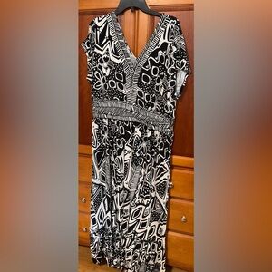 Soft Surroundings Monochrome Patterned Garment